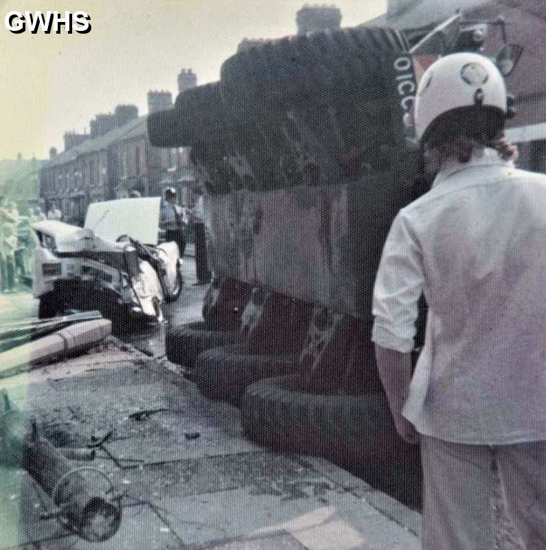 34-769 Clifford Street South Wigston 1973 - Military Vehicle from Parade has an accident