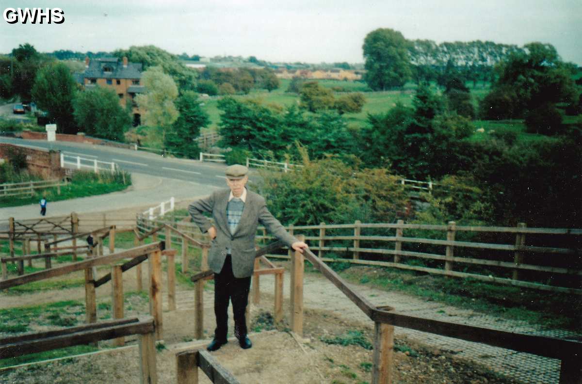 33-757 Walter Woodward on the path leading to the top of the old disused railway bank South Wigston. c 1990's