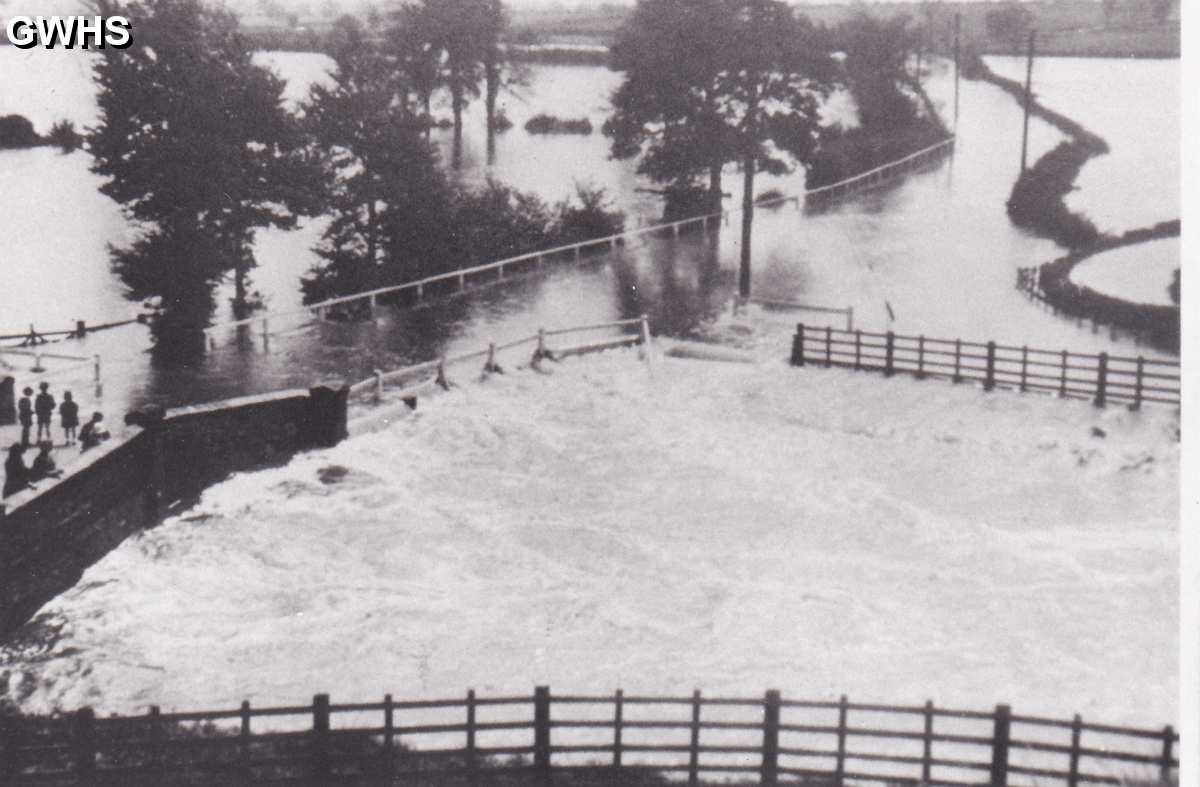 7-91 Floods at Crow Mills South Wigston
