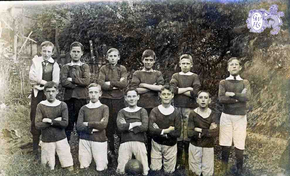 15-077 Wigston Footballers c1905 - Charles Whyatt front row far right 