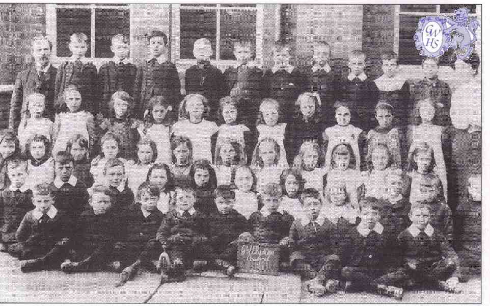 17-069 Great Wigston Council School Class c 1907 Long Street Wigston Magna