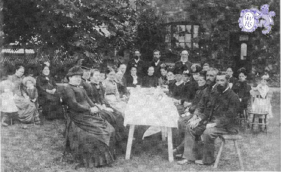 17-080 Garden of the Congregational Church Manse in Long Street Wigston Magna 1890's