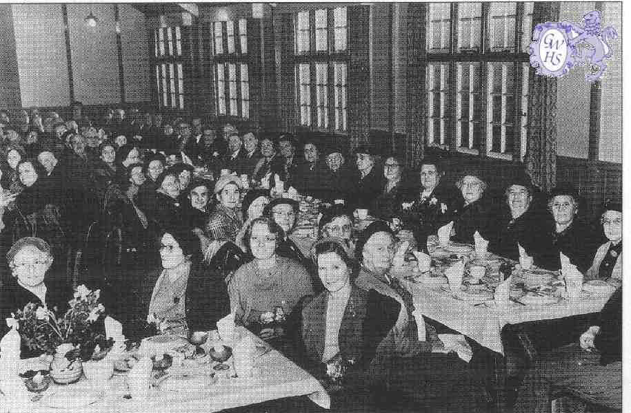 22-194 Wigston Congregational Hall Social Tea Party circa 1957 Cross Street Wigston Magna