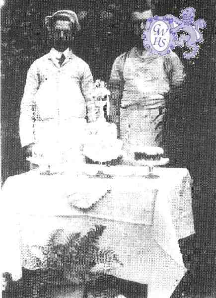 22-211 John Thomas Hilton and his brother Arthur Wigston Magna circa 1920