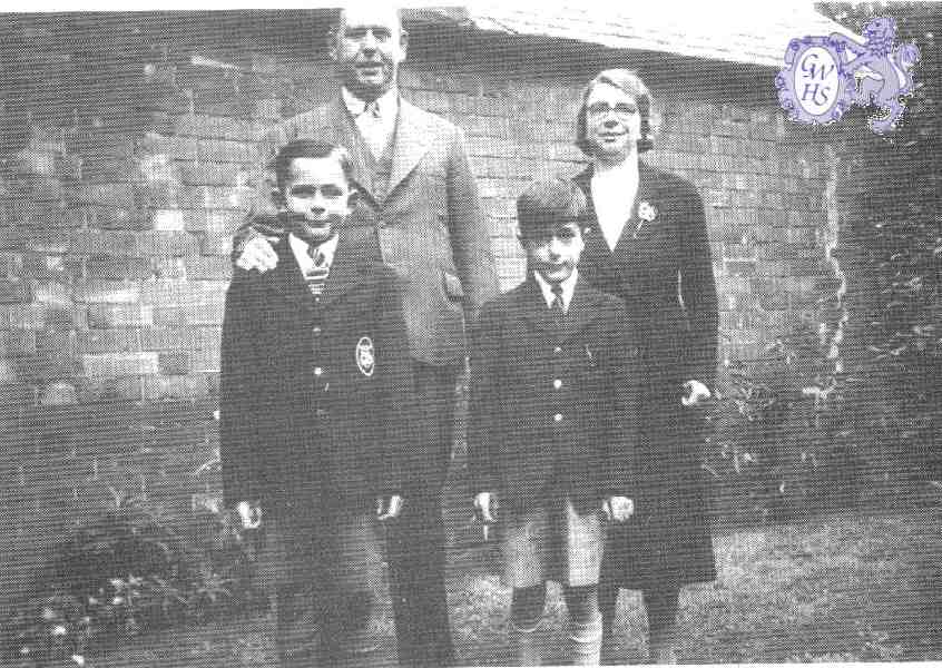 22-219 Osmond, Phyllis, John and Barry Hilton in garden of 5 Leicester Road Wigston Magna