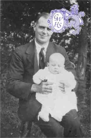 22-483 Percy George Forryan and his son Donald Percy Forryan 1923  