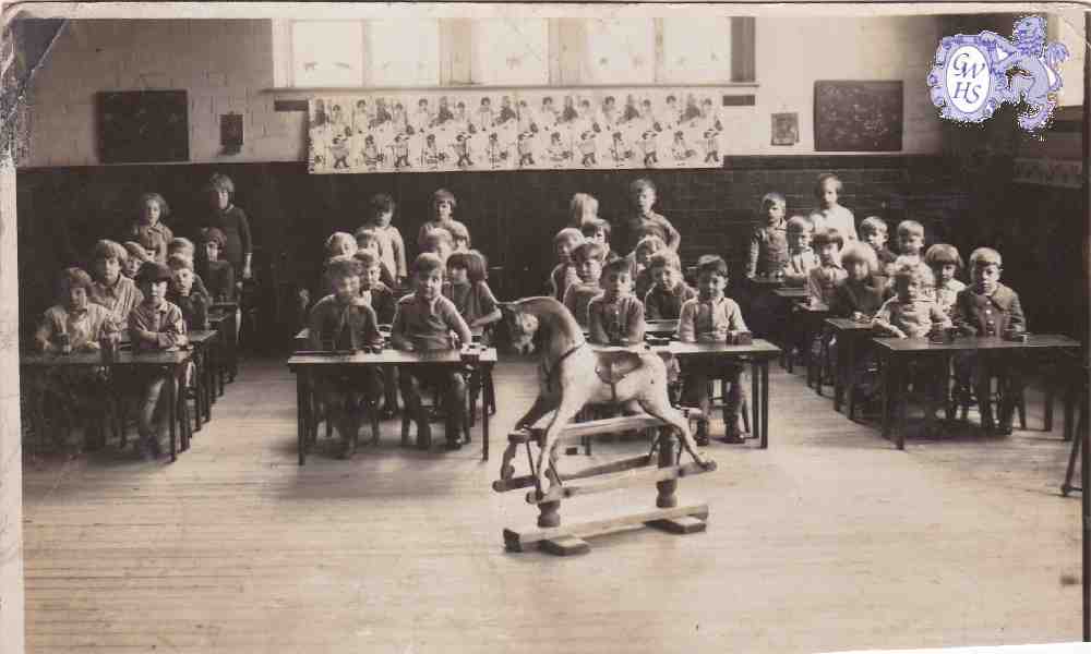9-105 Bell Street School Wigston Magna c 1930