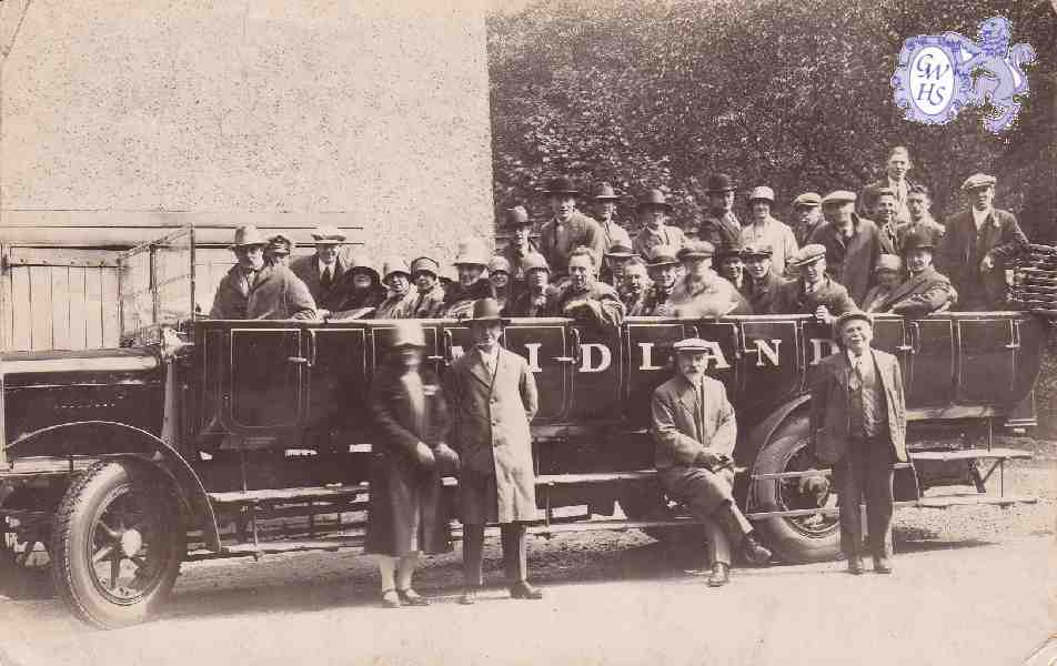 9-142 Wigston Co-operative outing late 1920's