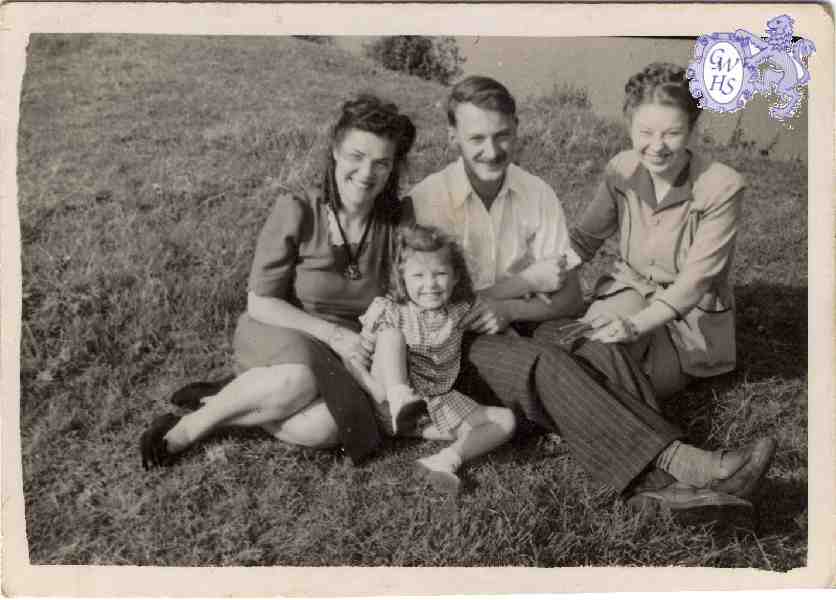 23-621 Grace, Douglas and daughter De'ann, with Doreen Brown (right)