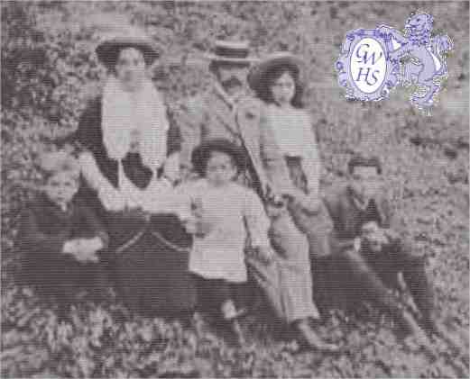 23-740 Ernest Elizabeth Broughton and Children c 1900 in Wigston Magna