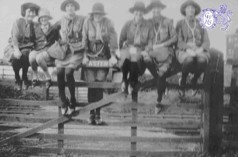 25-004a 1st Wigston Guides on Cooks Lane by the railway crossing c 1921