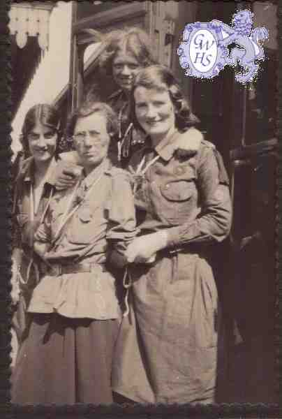25-007 1st Wigston Guides Eileen Lizzie Violet & Angy in Wales 1931 