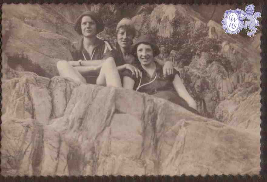 25-014 1st Wigston Guides Ruth Sibson Lilly Webb & Dorothy Thornton in Woolacombe 1933 