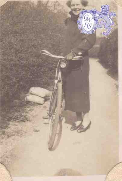 25-080 Mabel Henshaw in Long Lane outside the Wigston Laundry circa 1935