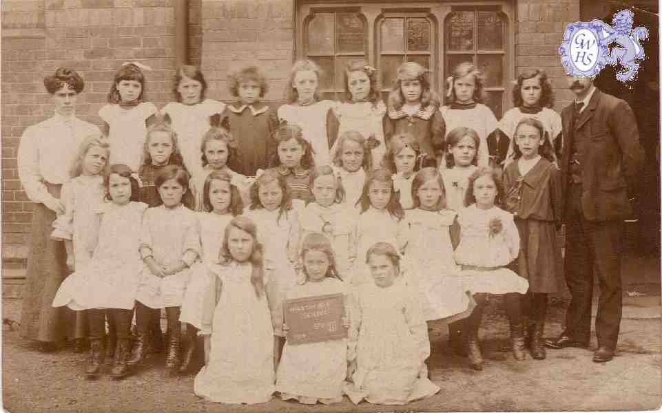 25-092 Wigston Church of England School girls Class II 1908 Wigston Magna