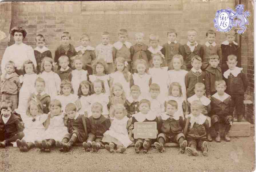 25-100 Wigston National School Long Street Infacts Class 1 circa 1910