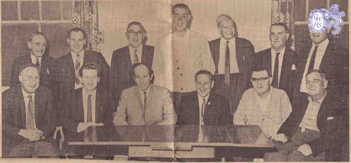 25-114 The Committee of the Wigston Working Men's Club Long Street Wigston Magna 1968