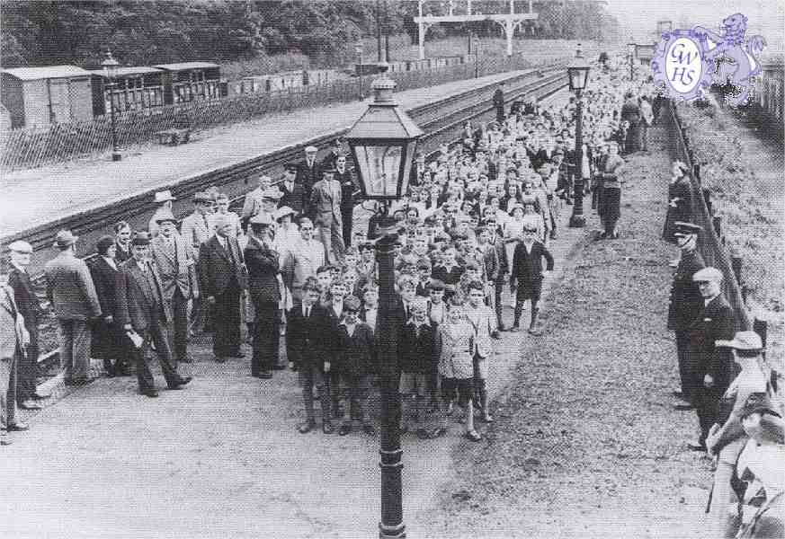 26-436 1939-40 rehearsal for evacuee children arrivals at Wigston Magna Station