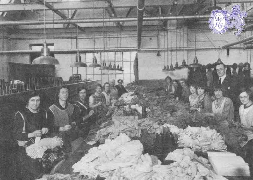 30-025 Staff at Holme's Factory in Newton Lane Wigston Magna