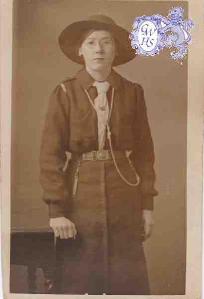 30-611 Miss E Bolton 1st Wigston Guides