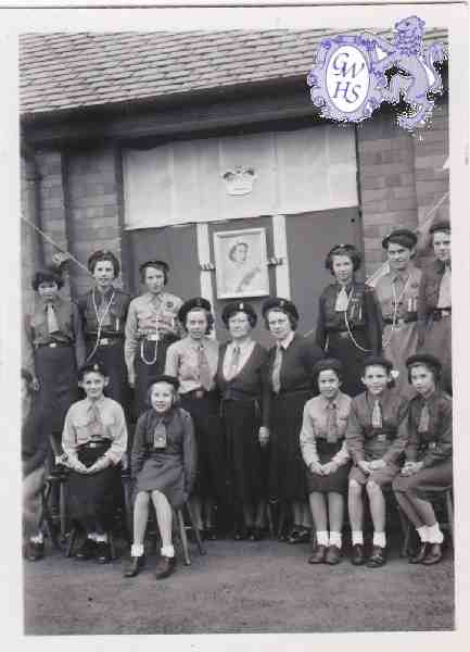 30-625 1st Wigston Guides lub Room Welford Road 1953