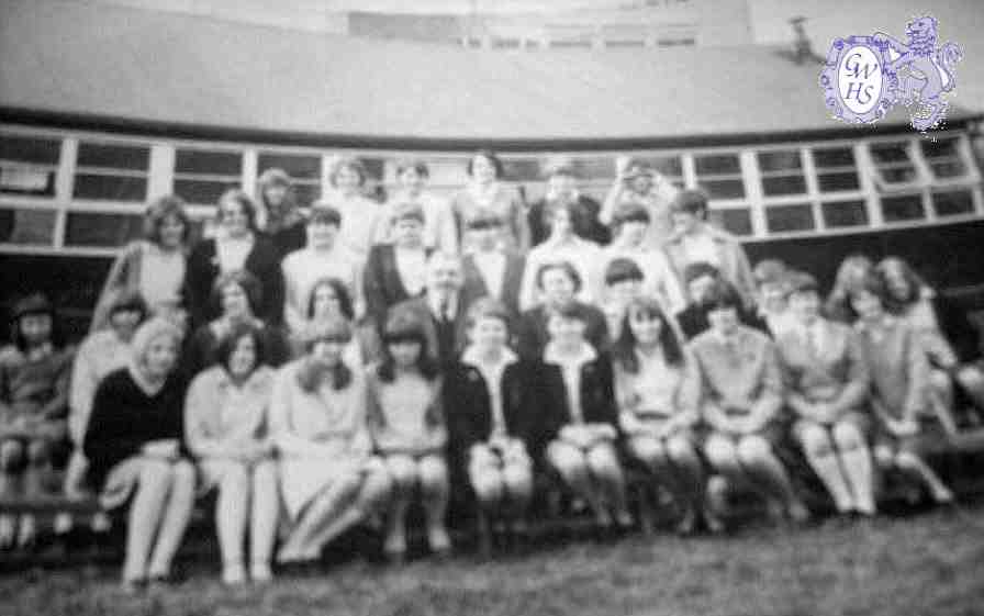 30-851 Bushloe High School Wigston Magna Mr Whiteman and we are in front of the Ponderosa in 1967.