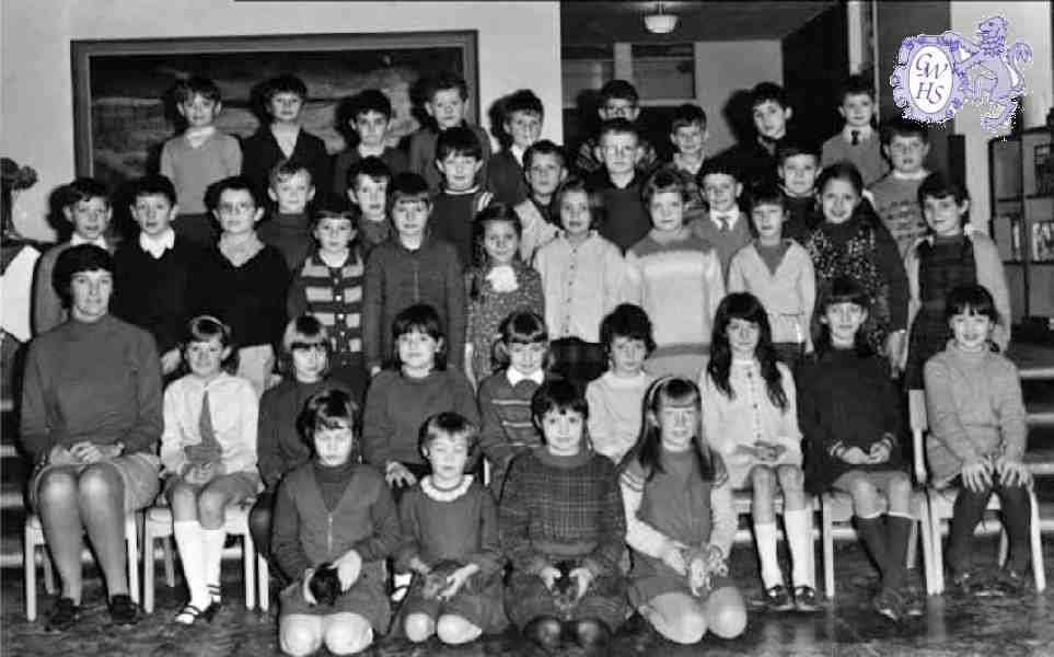 31-069 Class photos from Abington, Bushloe, Guthlaxton in 1976