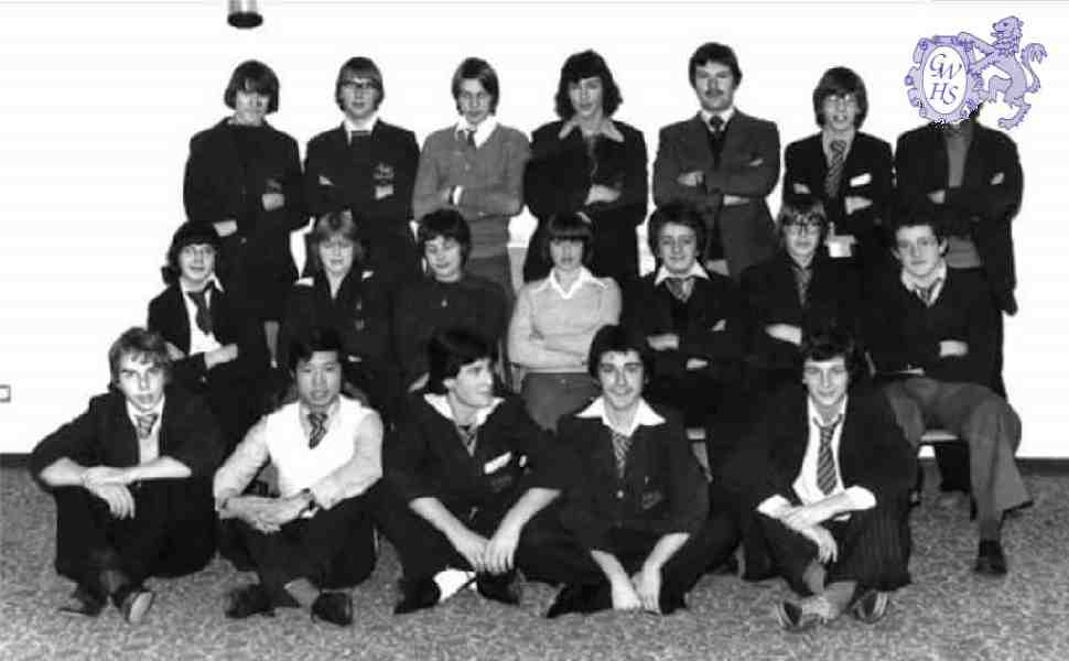 31-071 Class photos from Abington, Bushloe, Guthlaxton in 1976