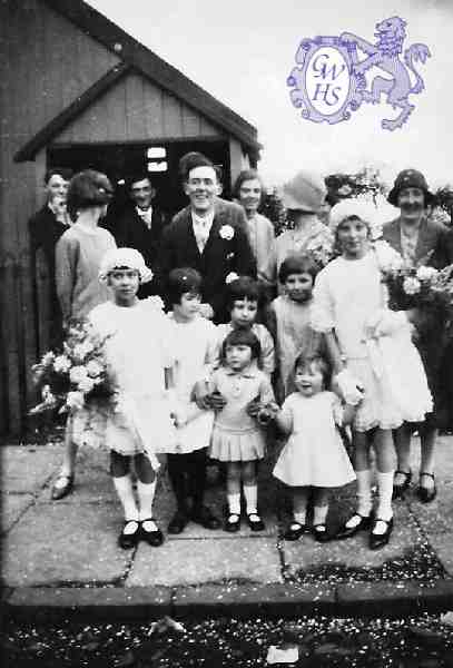 31-084 Eric Baden Bolton marrying Hilda Majorie Sykes at All Saints Church Wigston 26th December 1928