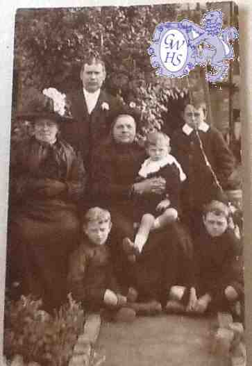 31-261 The spences family who lived in burgess street Wigston Magna