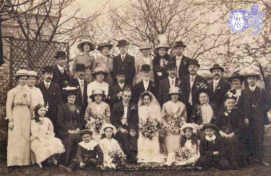 31-319 Comfort Mawby wedding to Alf Hunt Wigston 1914
