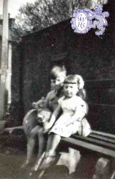 31-384 Tom Allen and sister Lesley Newgate End Wigston Magna 1958