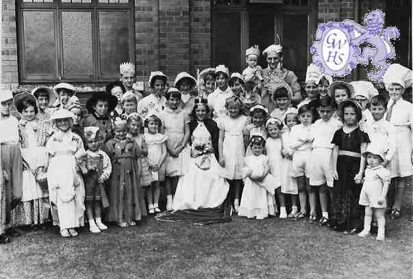 32-004 Children's Working Party Fete All Saints Church Vicarage Garden August 1959