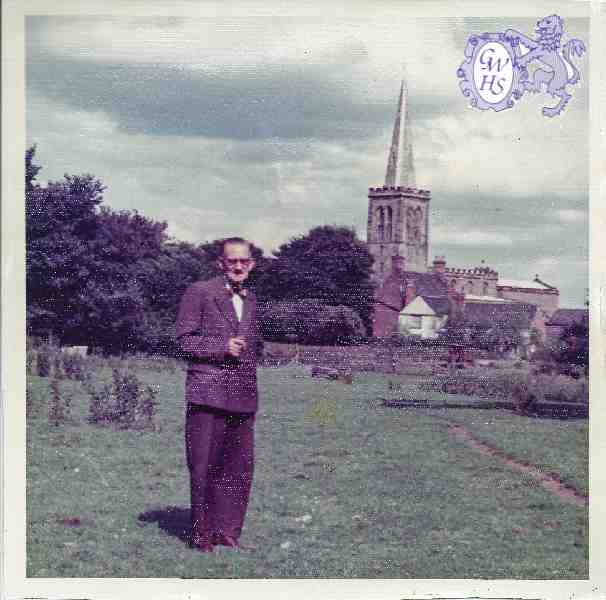 32-341 William Smart in 1962 in field behind his house in Staton Road Wigston Magna