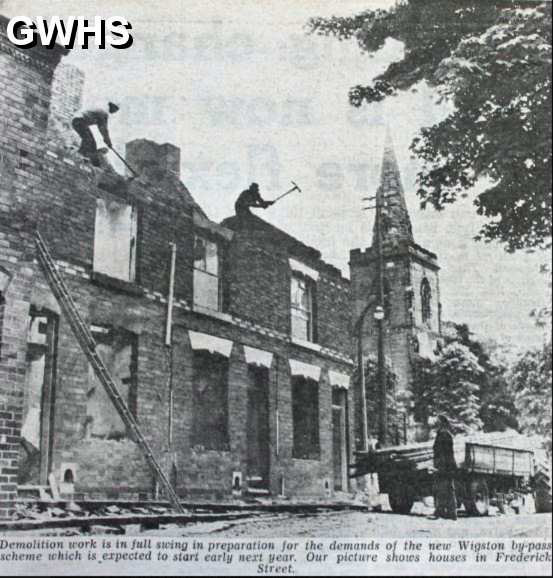 32-550 Demolition of Frederick Street Wigston Magna 1973
