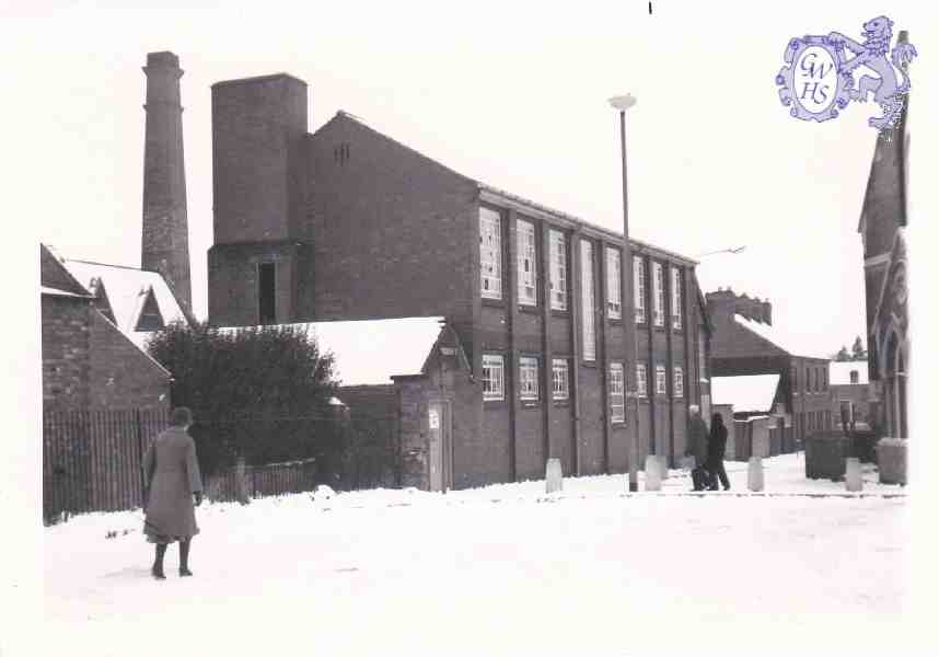 8-127 1930 School Building  with Wall Paper factory chimney Frederick Street Wigston Magna