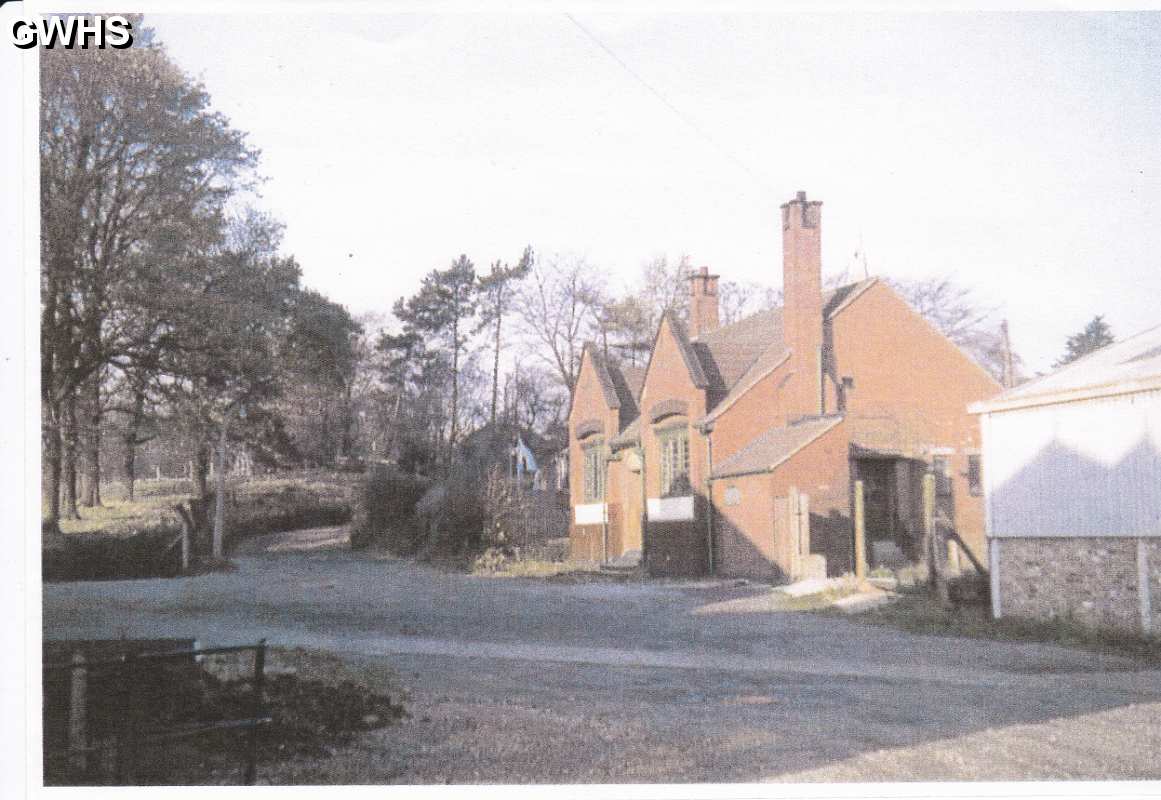 30-207 The old Gas Offices now converted into a bungalow in Gas Lane Wigston Magna in the late 1960's