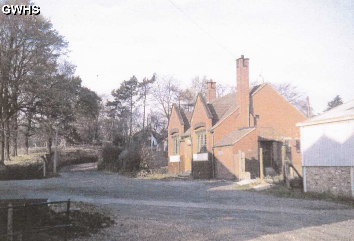 30-207a The old Gas Offices now converted into a bungalow in Gas Lane Wigston Magna in the late 1960's