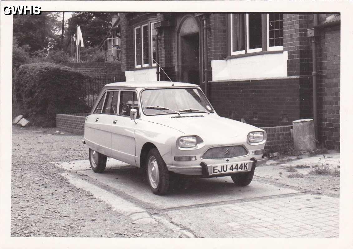 30-208 The Gas Office bungalow with a Citroen Dyane parked on the site of the former weighbridge in June 1973