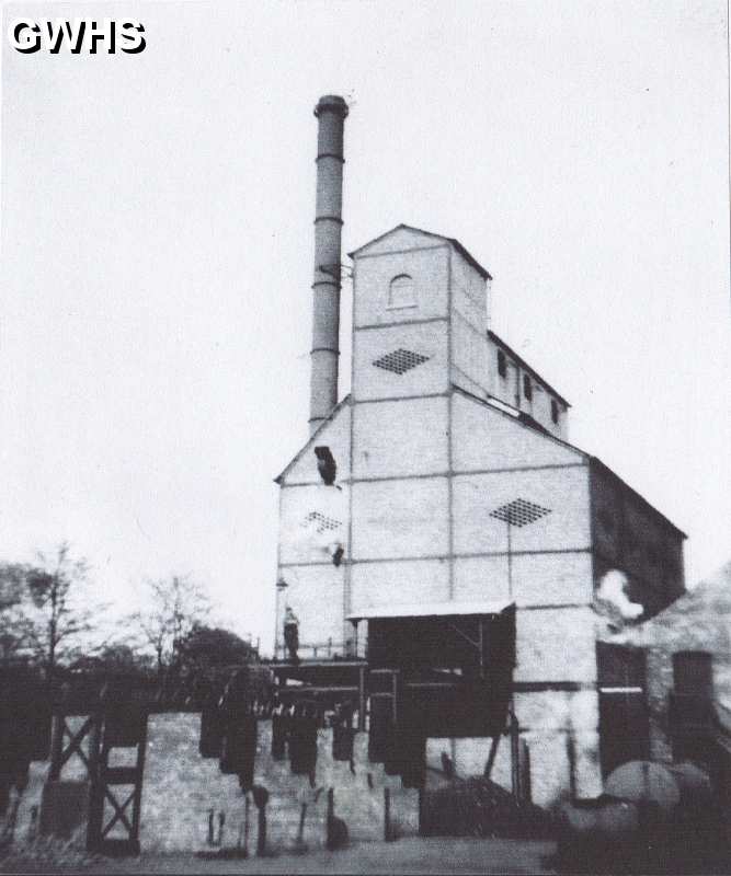 30-209 Wigston Gas Works Retort House taken from the field at Manor House in the 1930's