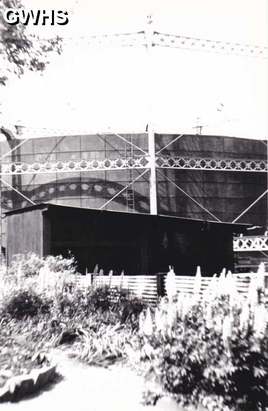 34-978 Gas Holder taken from the managers garden Gas Lane Wigston Magna