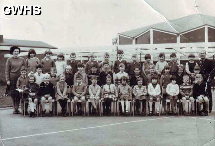 32-026 Glenmere Primary School - Mrs Gaye's class 1964