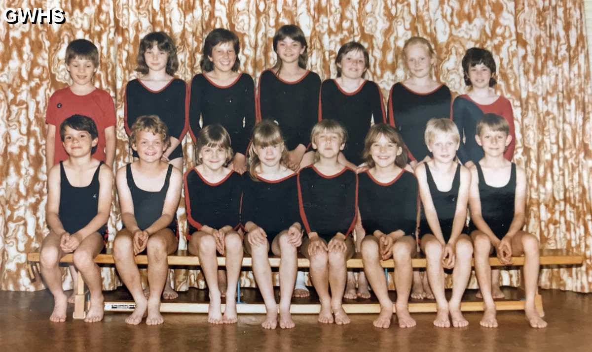 39-270 Glenmere School Gymnastics Club Wigston Magna Competition Group 1985