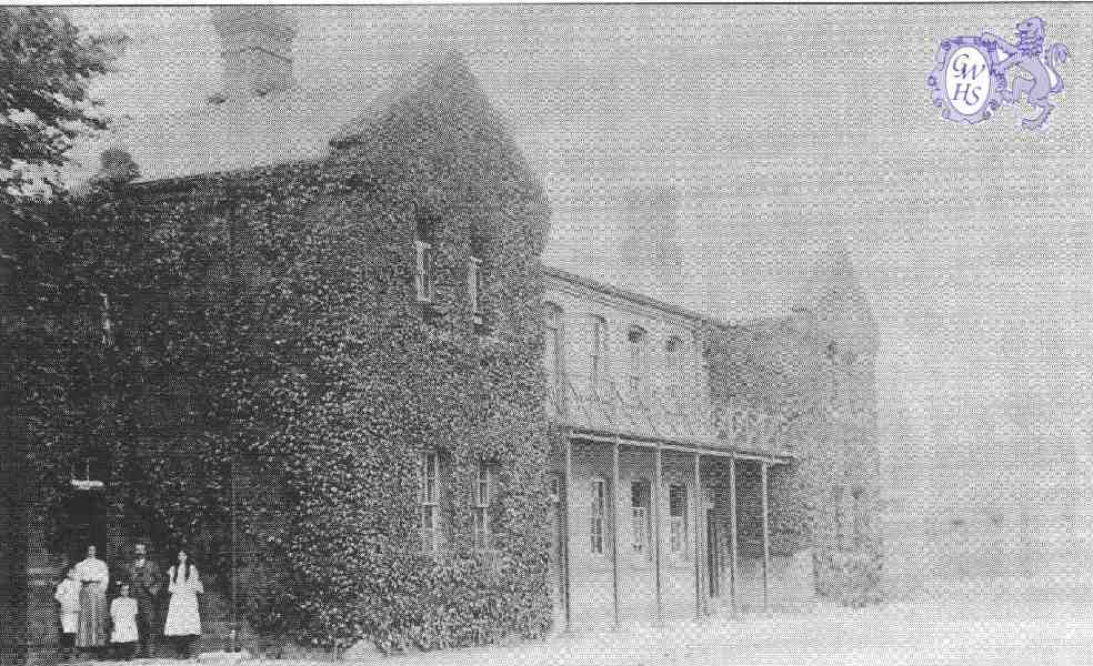 22-069 Civilian Staff at Glen Parva Barracks circa 1910