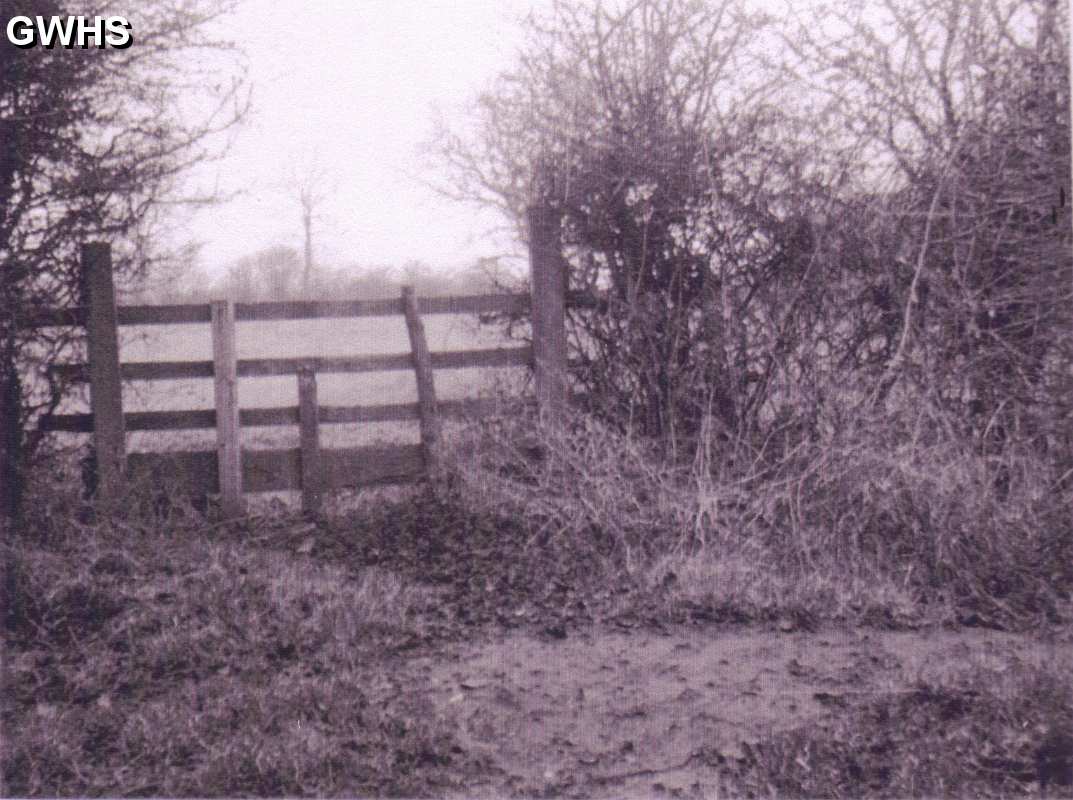 23-712 Stile leading from the allotments on Horsewell Lane to Rally bridge Wigston Magna 1960's