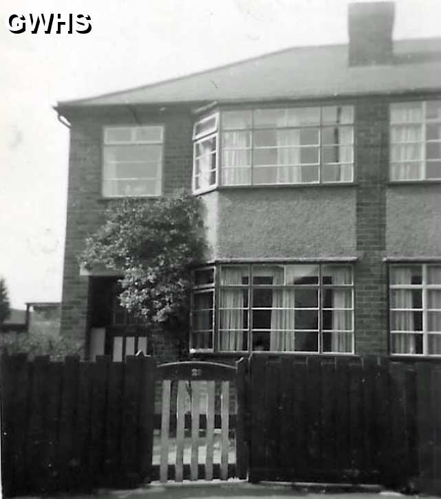 34-506 Cheryl Grundy's house on Kew Drive 1930's