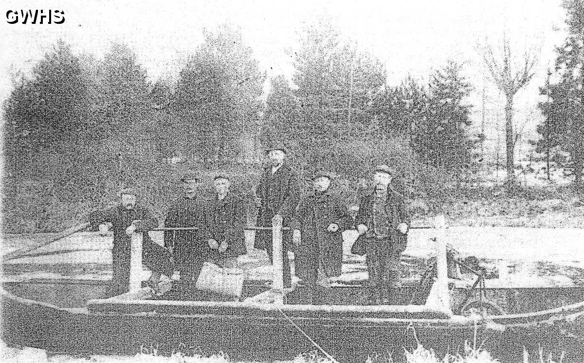 15-010 Canal Compay Ice Breaker at Kilby Bridge 