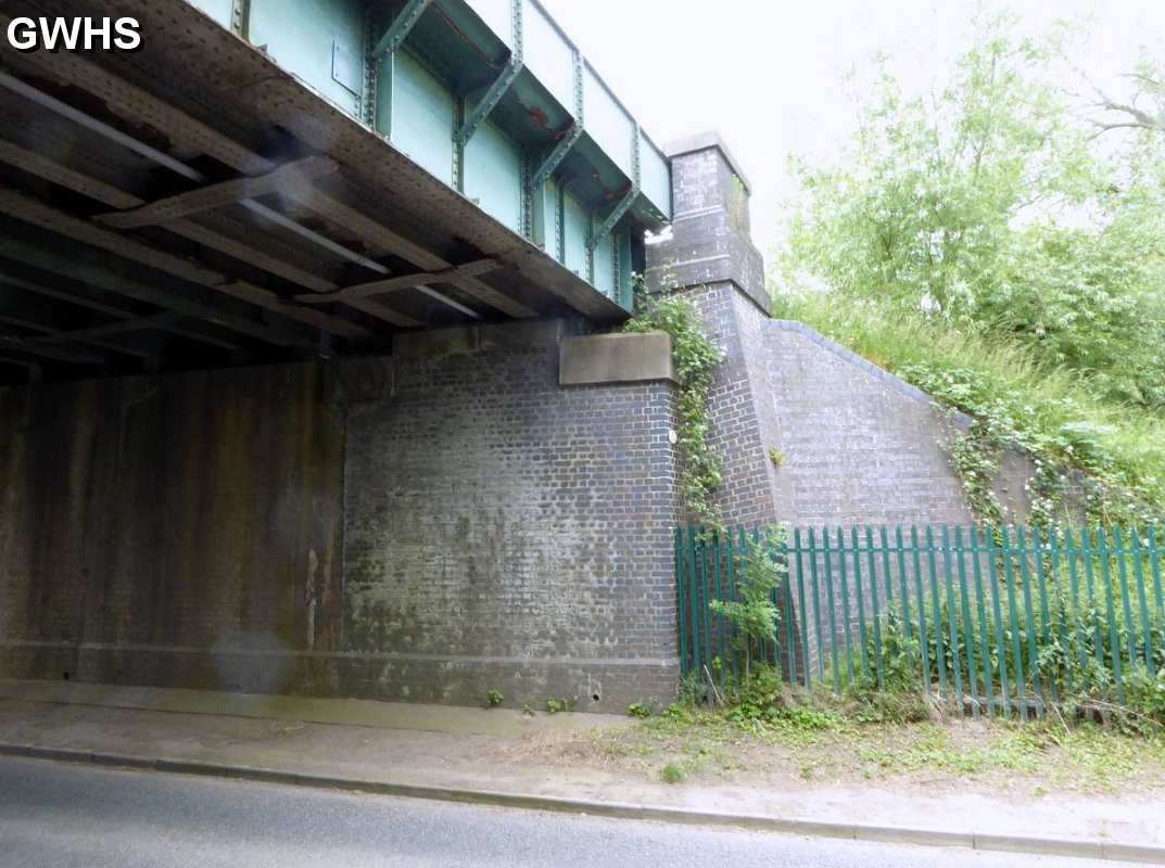 29-068 Kilby Railway Bridge looking south 2015