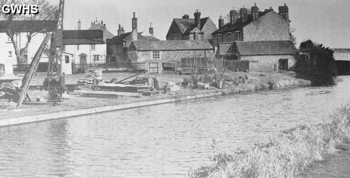 29-097a 18th century Canal settlement at Kilby Bridge