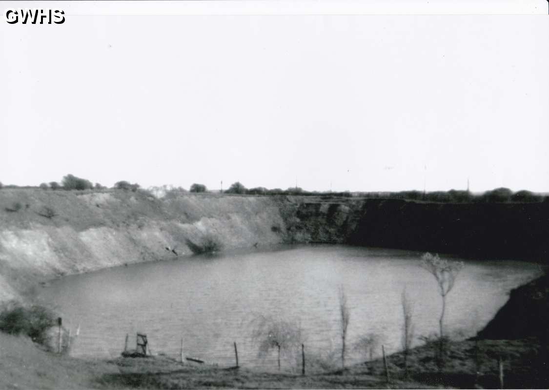 29-778 Lime Delph behind Monkey Row Kilby Bridge 1950's